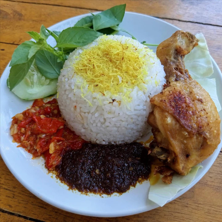 Ayam Bumbu Hitam Sambal Bawang