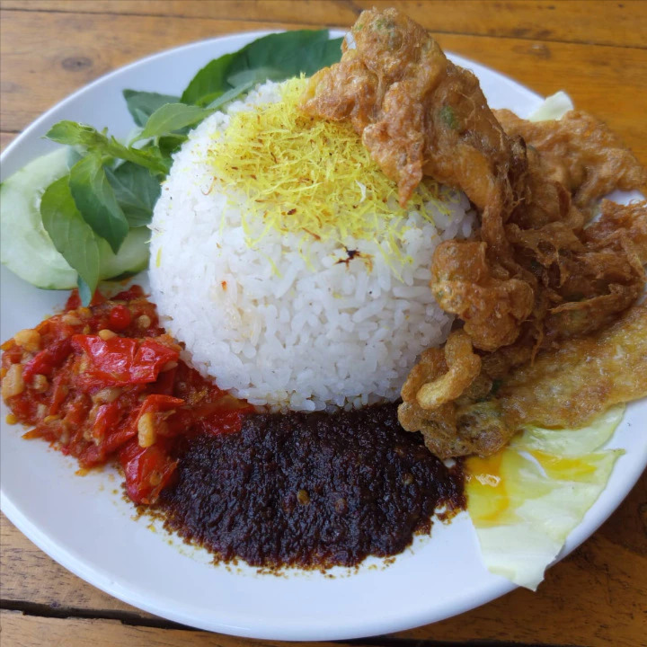 Nasi Telur Dadar Bumbu Hitam
