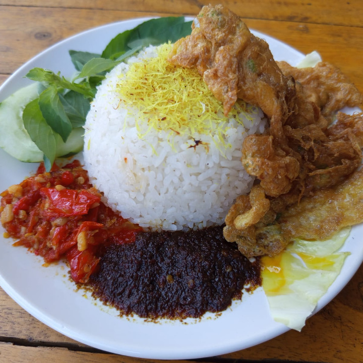 Nasi Telur Dadar Bumbu Hitam