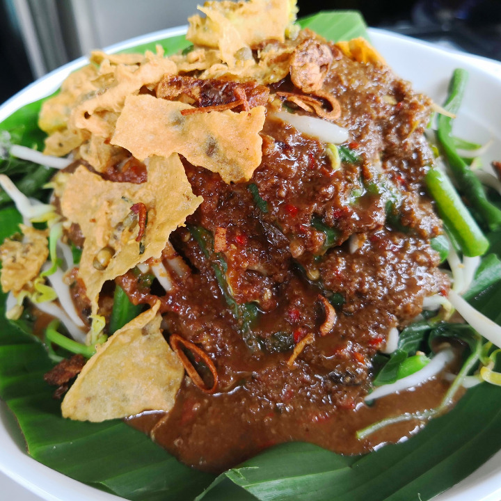 Lontong Pecel Telur Ceplok